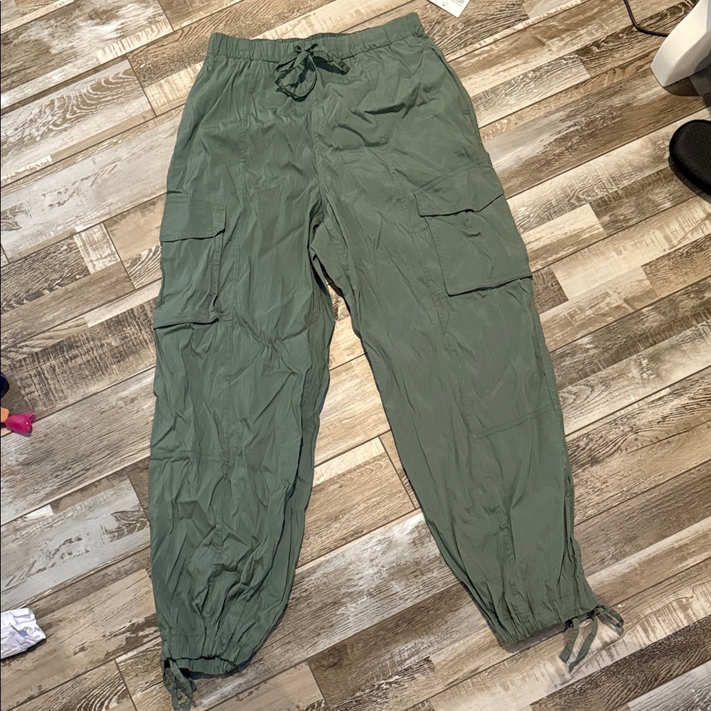 Green Cargo Pants with Drawstring - Lululemon